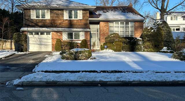 Photo of 70 Reed Dr, Roslyn, NY 11576