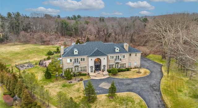Photo of 9 Penny Pond Ct, Old Brookville, NY 11548