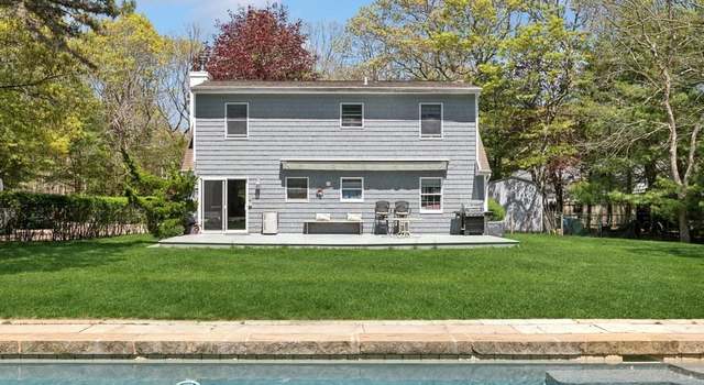 Photo of 9 Cedar Dr, East Hampton, NY 11937