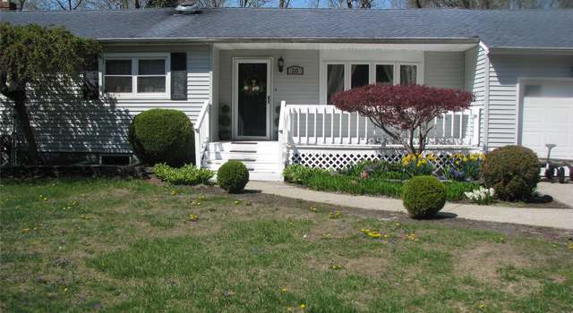 Photo of 20 Clover St, Mastic, NY 11950