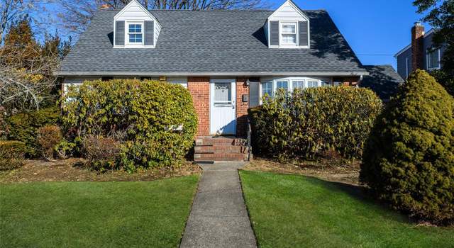 Photo of 14 Terrace Ct, Albertson, NY 11507