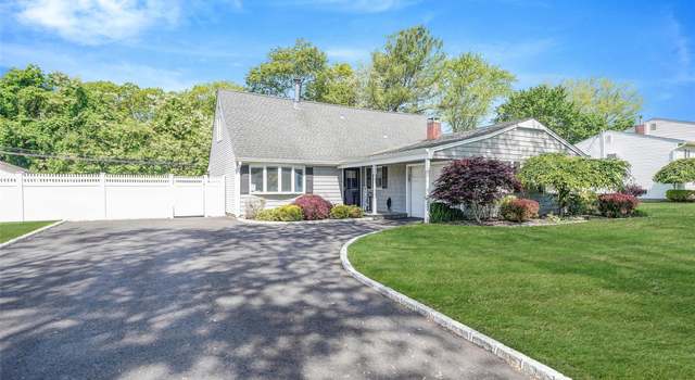 Photo of 420 Greenbelt Pkwy, Holtsville, NY 11742