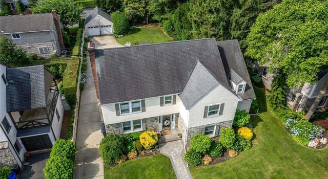 Photo of 44 Vanderveer Ct, Rockville Centre, NY 11570