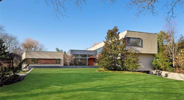 Photo of 15 Westwood Dr, Huntington, NY 11743