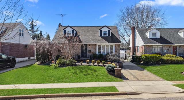 Photo of 27 Crandall Dr, Mineola, NY 11501