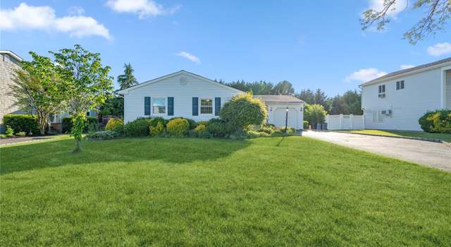 Photo of 116 Nimbus Rd, Holbrook, NY 11741