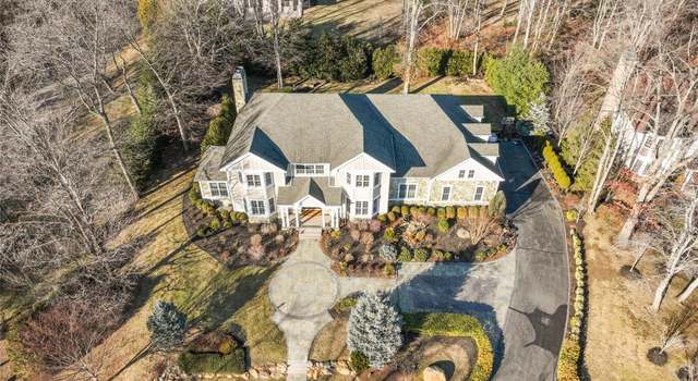Photo of 1 Buckingham Ct, Muttontown, NY 11791