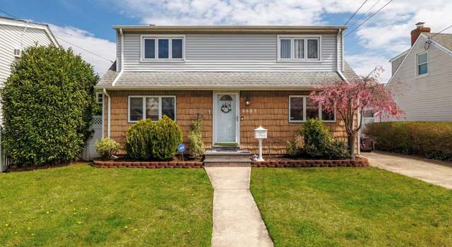Photo of 2357 Willow St, Wantagh, NY 11793