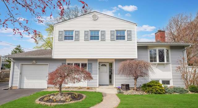 Photo of 10 Dutch Hollow Dr, Orangeburg, NY 10962