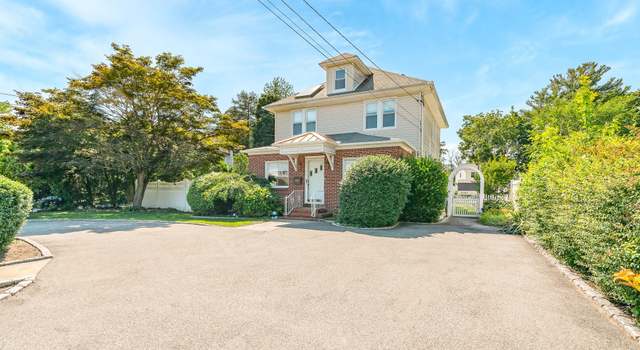 Property at 157 Berry Hill Rd, Syosset, NY 11791, 4 beds, 2.5 baths