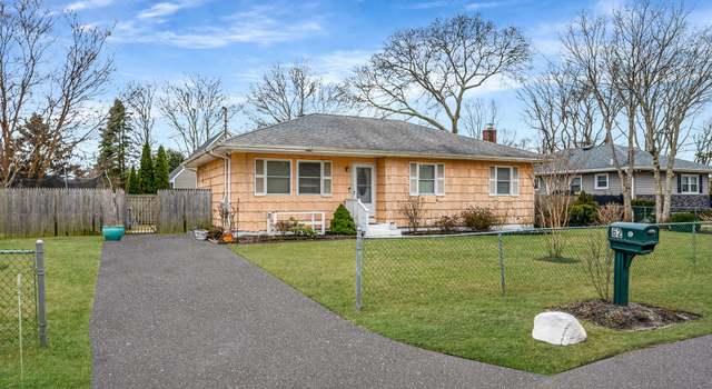 Photo of 62 Beaver Dam Rd, Bellport, NY 11713