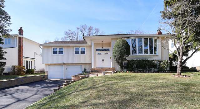Photo of 23 Dogwood Rd, Searingtown, NY 11507