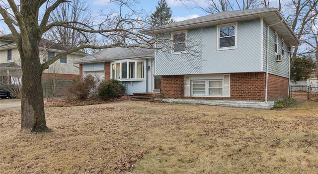 Photo of 116 Hobart St, East Islip, NY 11730