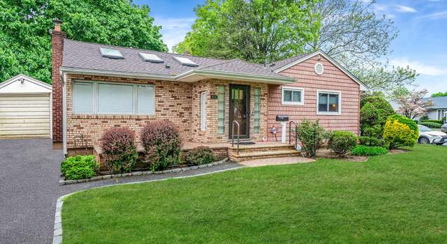 Photo of 444 Glenwood Ln, East Meadow, NY 11554
