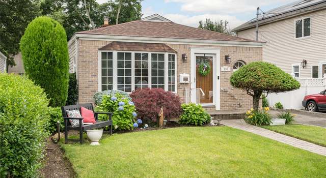 Photo of 530 Willow St, South Hempstead, NY 11550