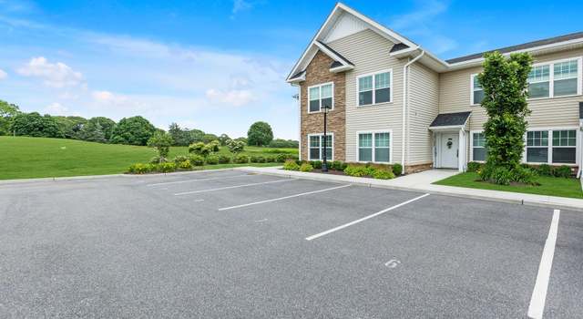 Photo of 4108 Fox Hill Dr, Calverton, NY 11933