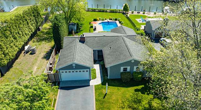Photo of 9 Harbour Rd, Babylon, NY 11702