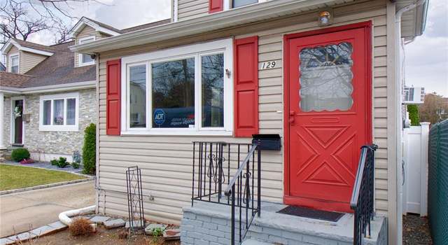 Photo of 129 Sheridan Ave, Williston Park, NY 11596