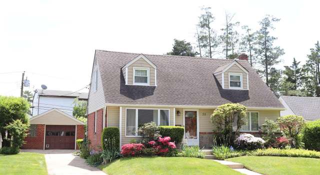 Photo of 35 Morris Dr, New Hyde Park, NY 11040