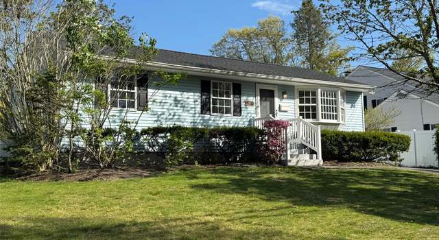 Photo of 29 Lakeview Dr, Flanders, NY 11901
