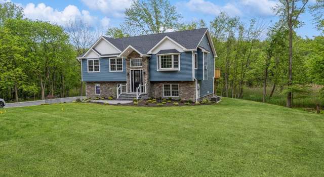 Photo of 6 Reina Ct, Valley Cottage, NY 10989