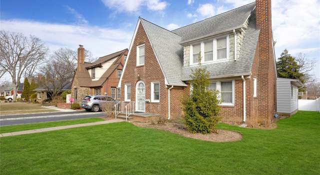 Photo of 85 Nelson St, Farmingdale, NY 11735