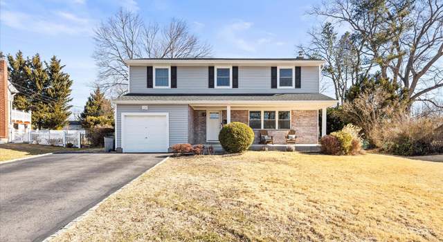 Photo of 7 Spencer Way, Kings Park, NY 11754