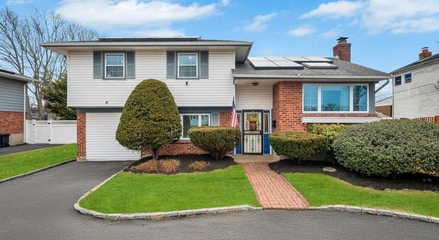 Photo of 41 Marilynn St, East Islip, NY 11730
