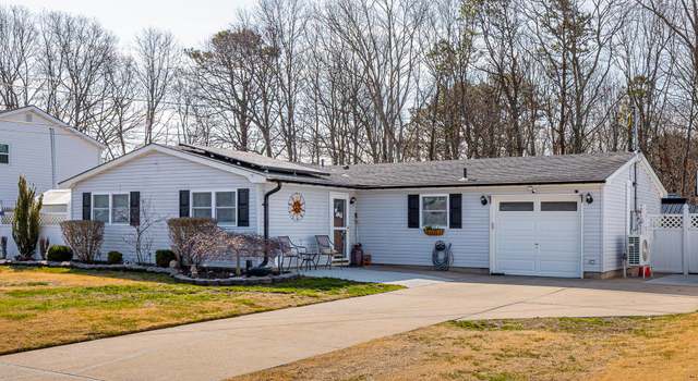 Photo of 34 Appel Dr E, Shirley, NY 11967