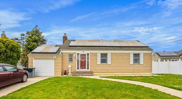 Photo of 19 Parkside Ln, North Babylon, NY 11703