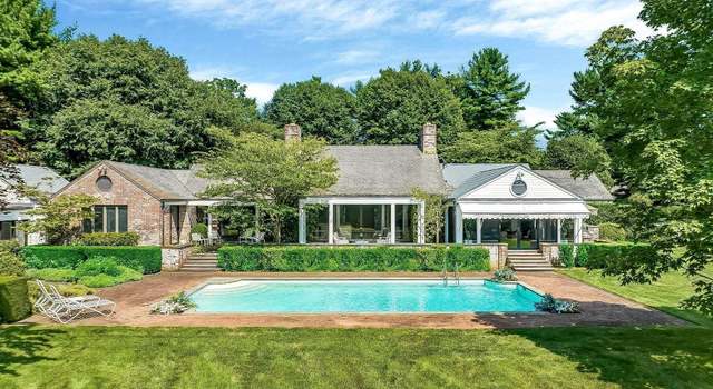 Photo of 16 Cherrywood Rd, Locust Valley, NY 11560
