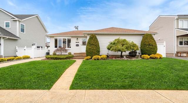Photo of 3609 Woodward Ave, Seaford, NY 11783