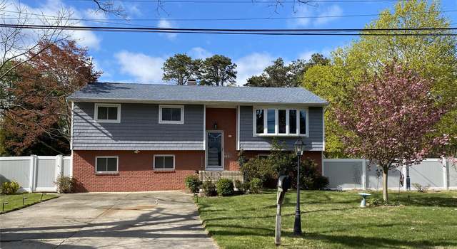 Photo of 311 Plymouth St, Dix Hills, NY 11746