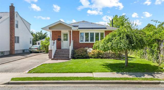 Photo of 267 10th St, Bethpage, NY 11714