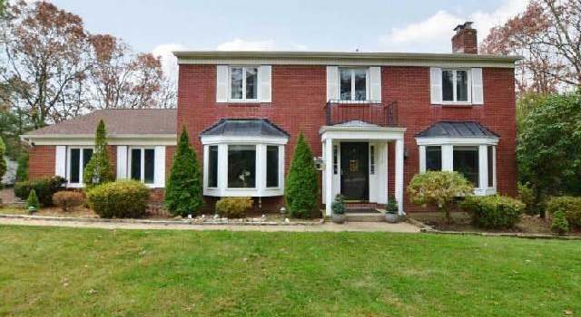 Photo of 7 Richbourne Ln, Melville, NY 11747