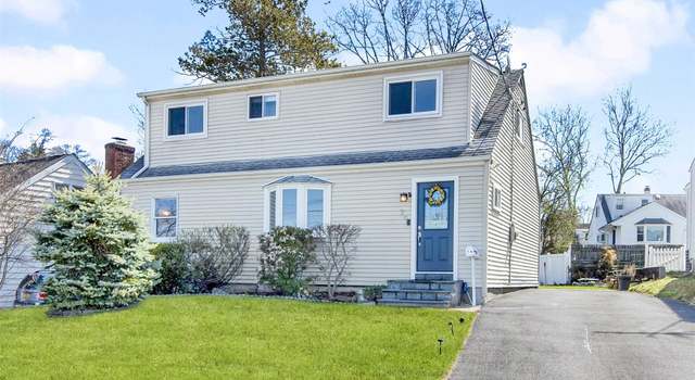 Photo of 74 Heathcote Rd, Yonkers, NY 10710