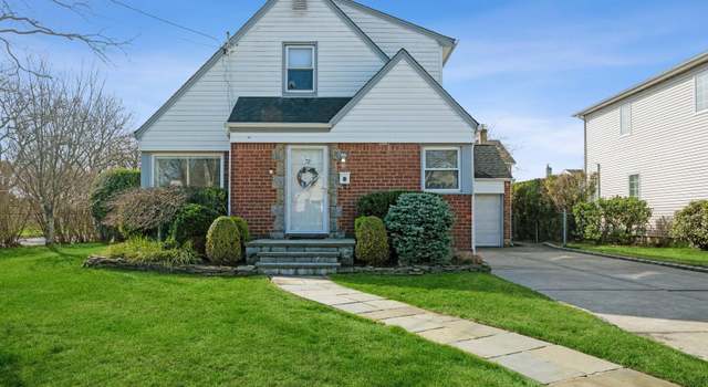 Photo of 52 Baxter Ave, New Hyde Park, NY 11040