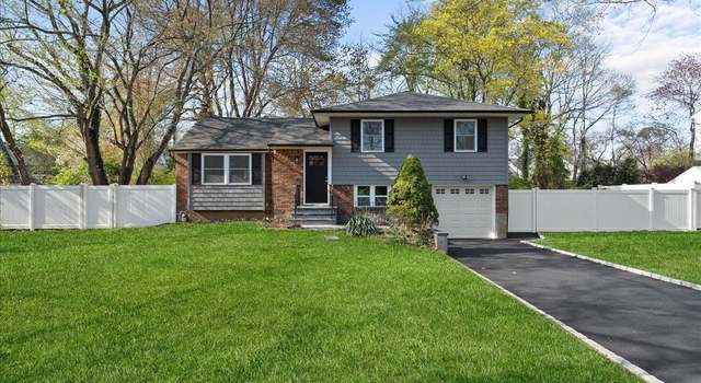 Photo of 7 Rainbow Dr, Hauppauge, NY 11788