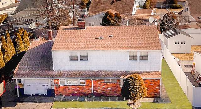 Photo of 39 Alpine Ln, Hicksville, NY 11801
