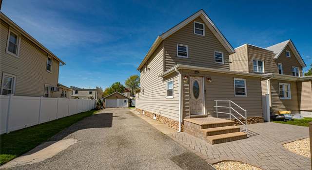 Photo of 49 N Maple St, Farmingdale, NY 11735