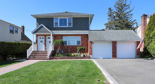 Photo of 47 Manhattan Ave, Westbury, NY 11590