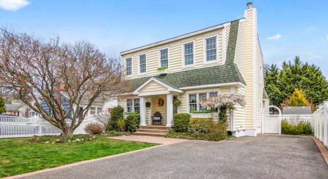 Photo of 414 4th St, East Northport, NY 11731