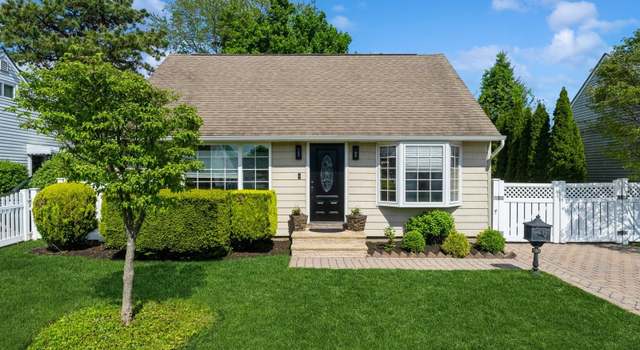 Photo of 39 Briggs St, Hicksville, NY 11801