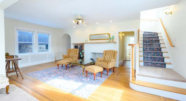 Property at 32 Homecrest Ave, Yonkers, NY 10703, 4 beds, 2.5 baths