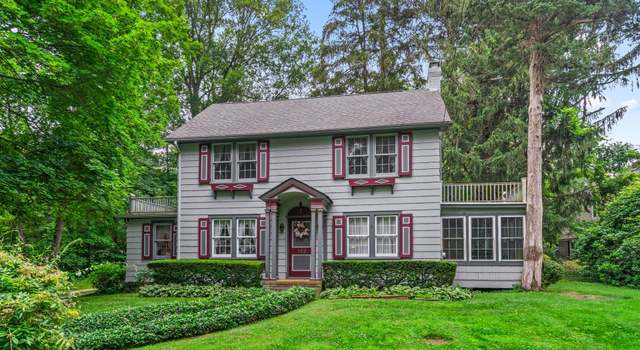 Photo of 182 Vineyard Rd, Huntington, NY 11743
