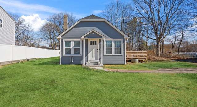 Photo of 85 Floyd St, Deer Park, NY 11729