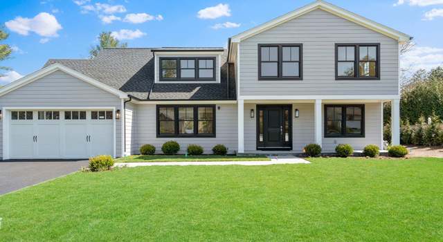 Photo of 4 Aron Dr, Woodbury, NY 11797