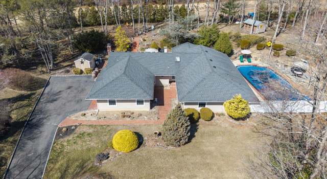 Photo of 6 Leighton Ct, Melville, NY 11747