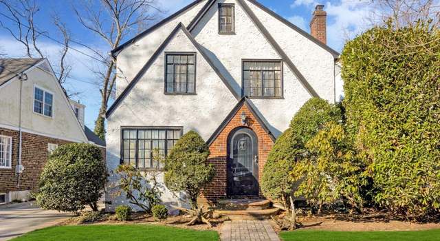 Photo of 98 Chestnut Ave, Floral Park, NY 11001