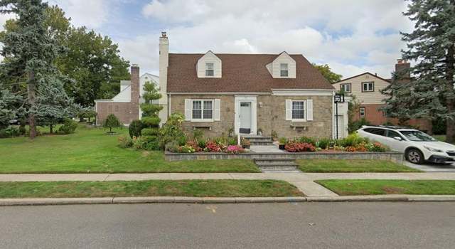 Photo of 77 Primrose Dr, New Hyde Park, NY 11040